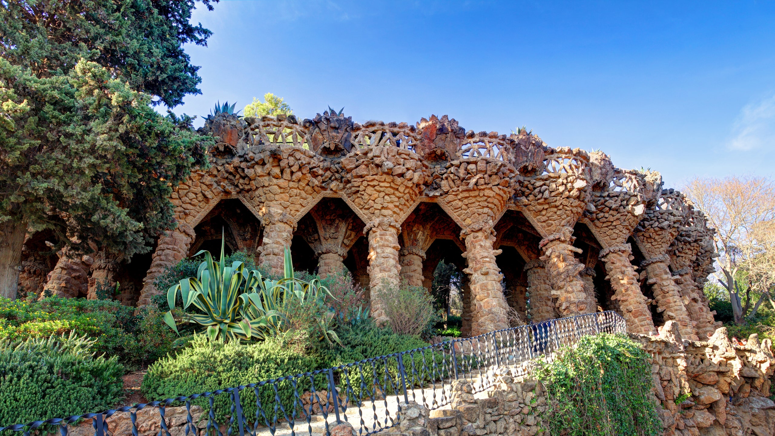 Park-Guell-Barcelona_GettyImages-646367960