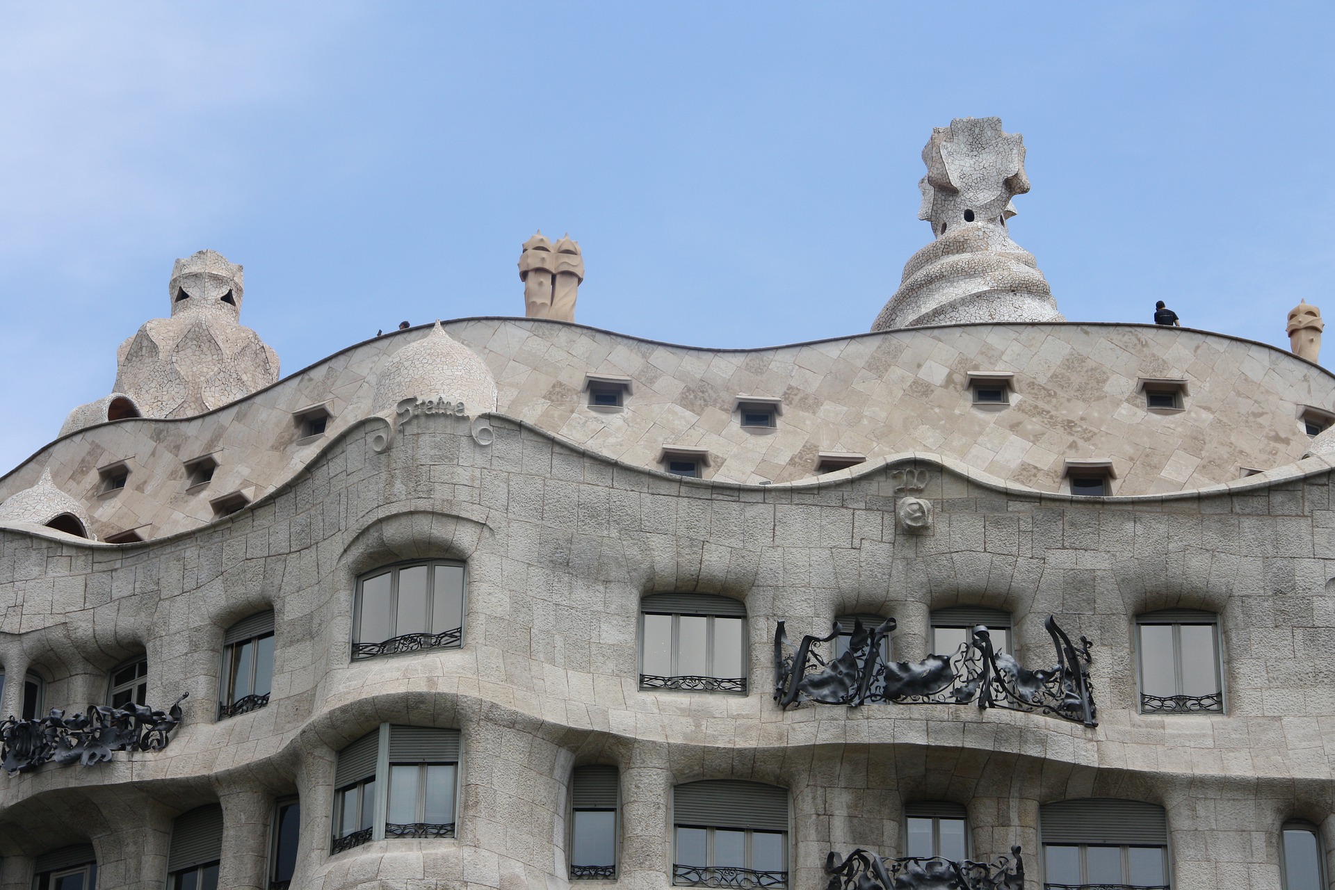 casa-mila-ga1370348a_1920